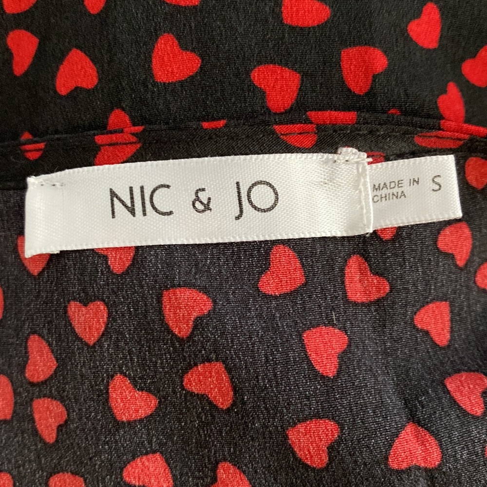 Black and red heart blouse perfect for valentines size small - Picture 2 of 2